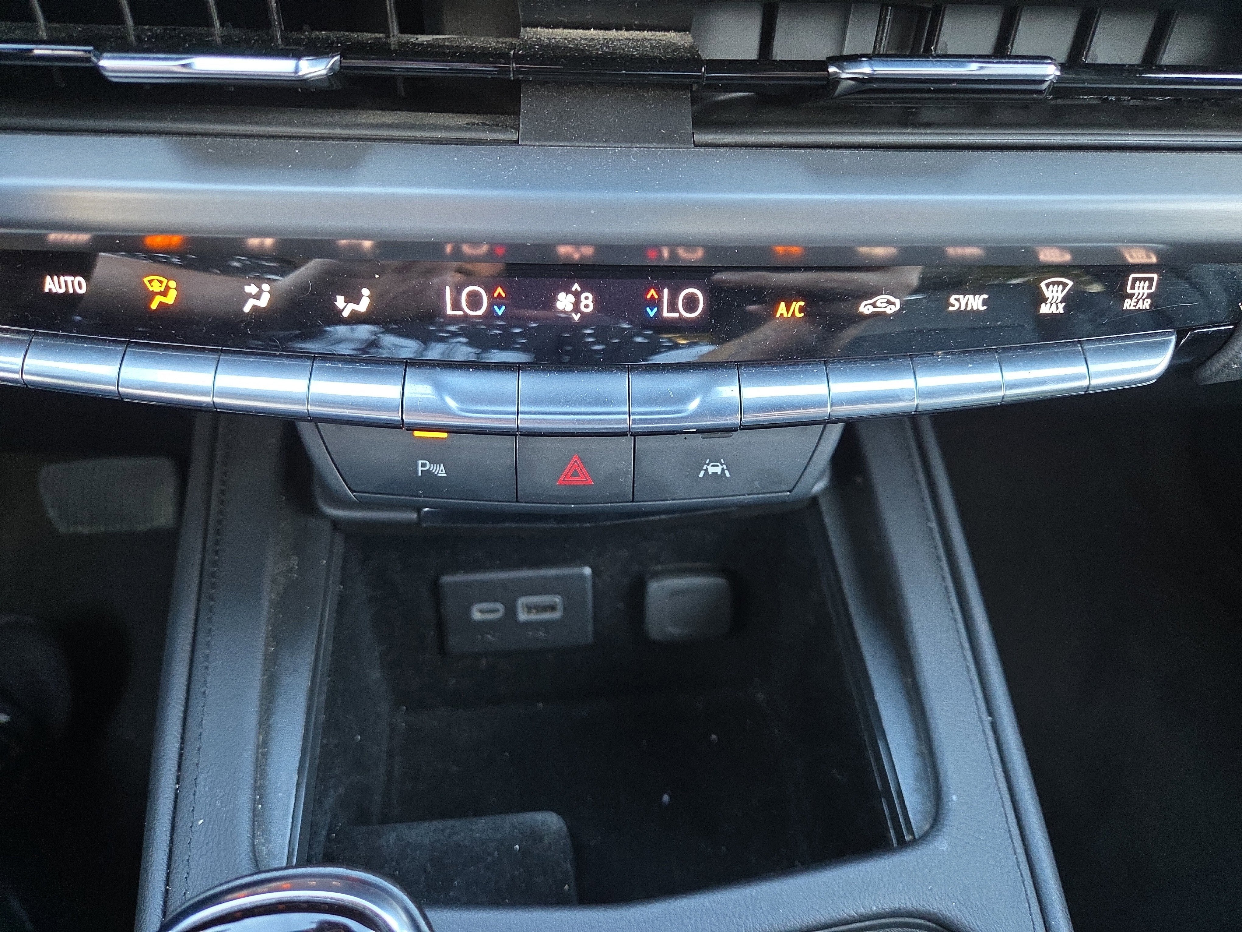 2024 Cadillac XT4 FWD Premium Luxury