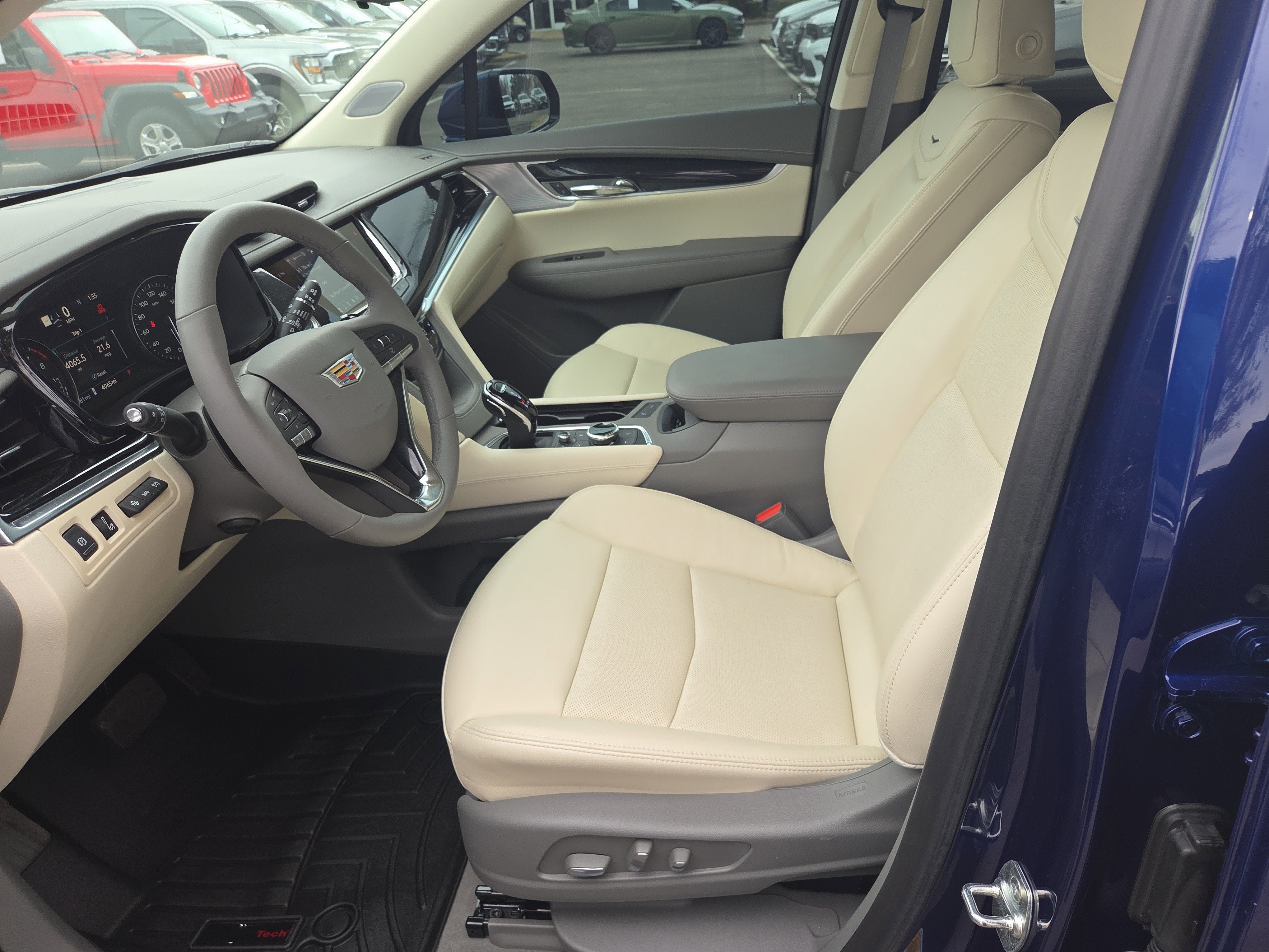 2025 Cadillac XT6 FWD Premium Luxury