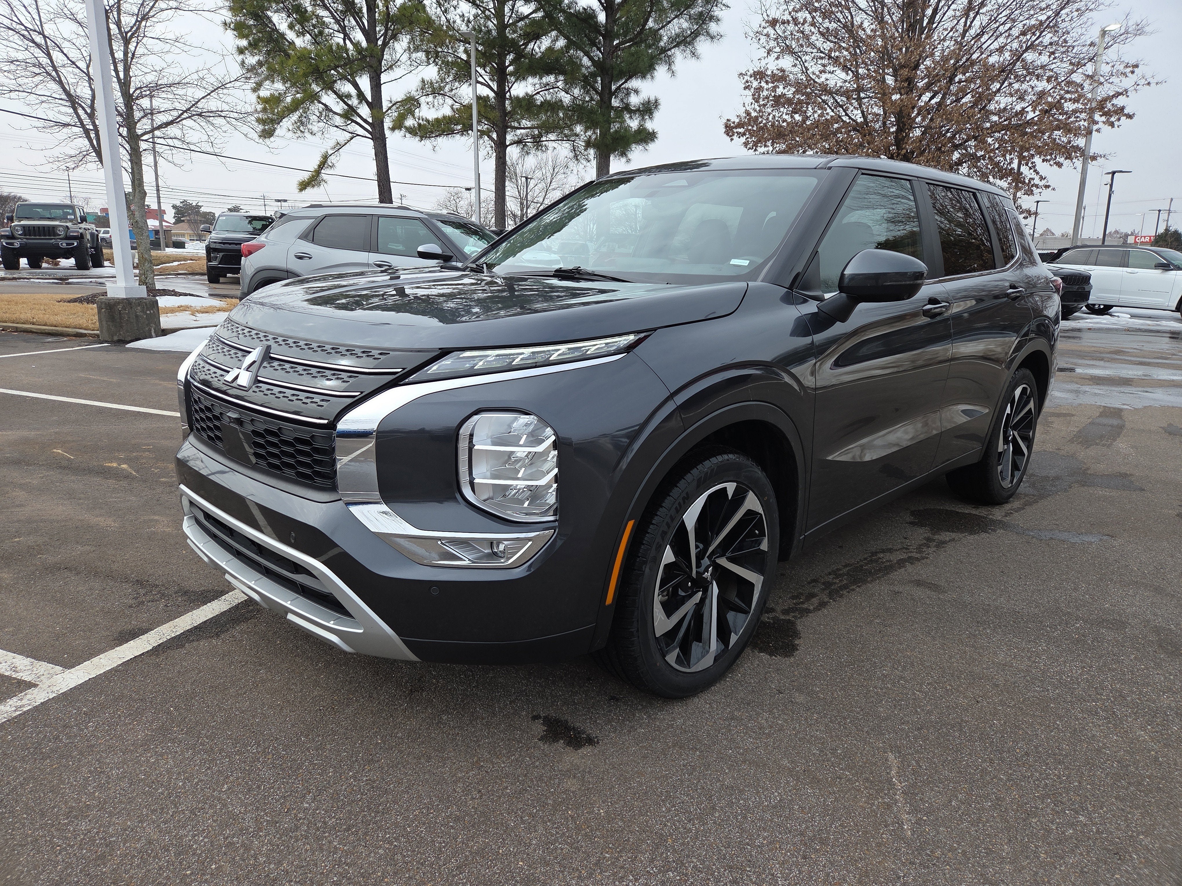 2024 Mitsubishi Outlander SE