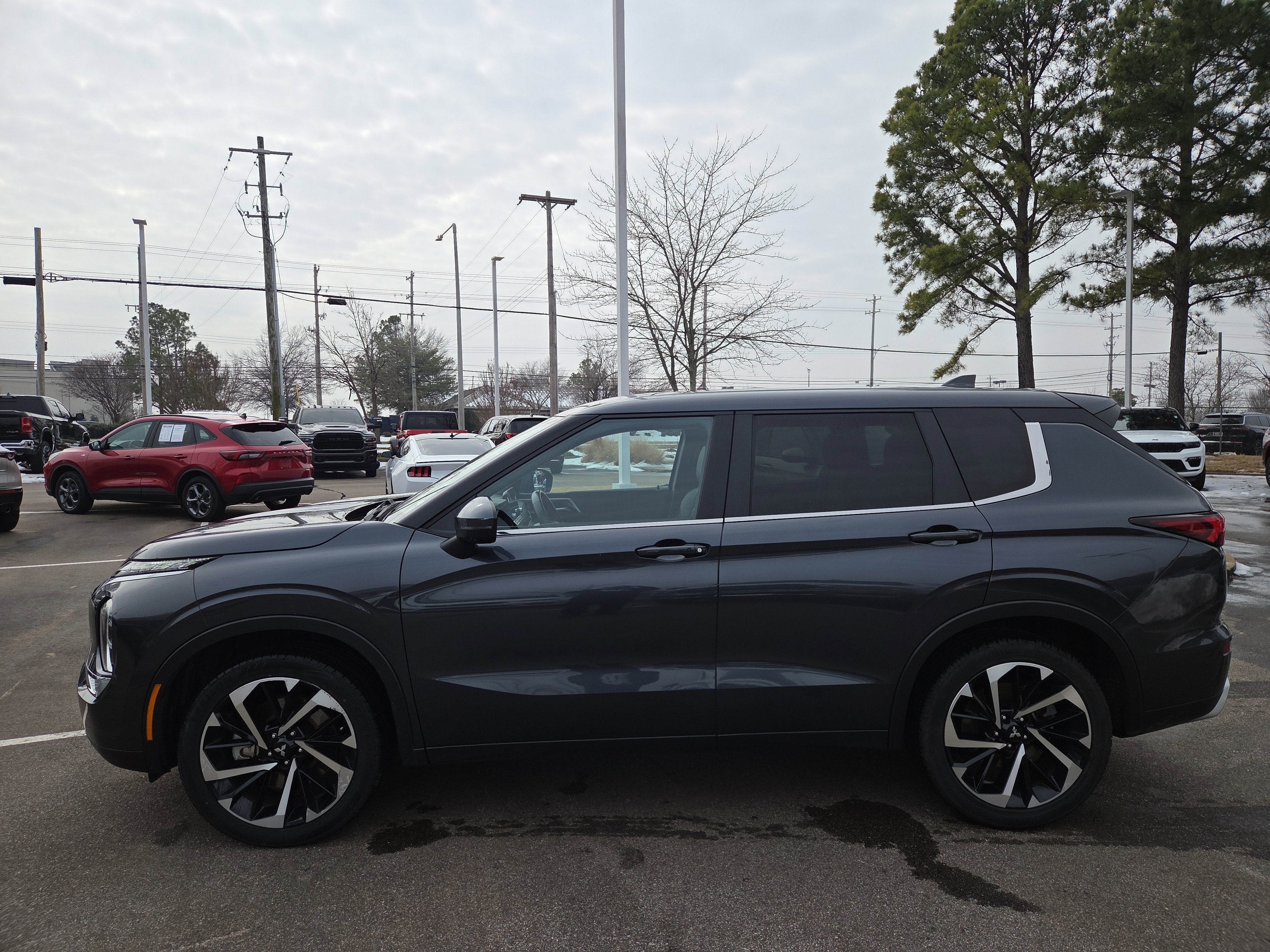 2024 Mitsubishi Outlander SE