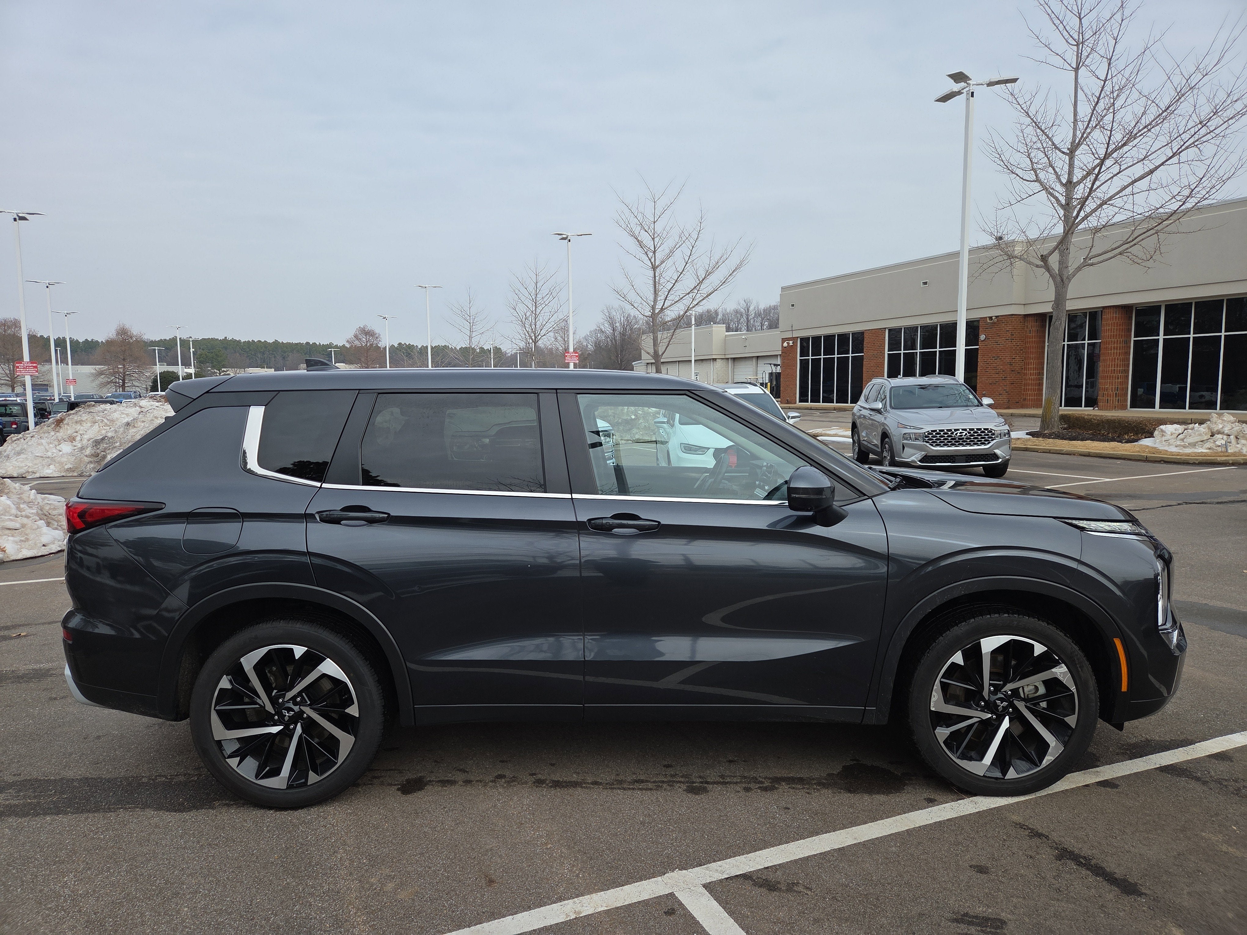 2024 Mitsubishi Outlander SE