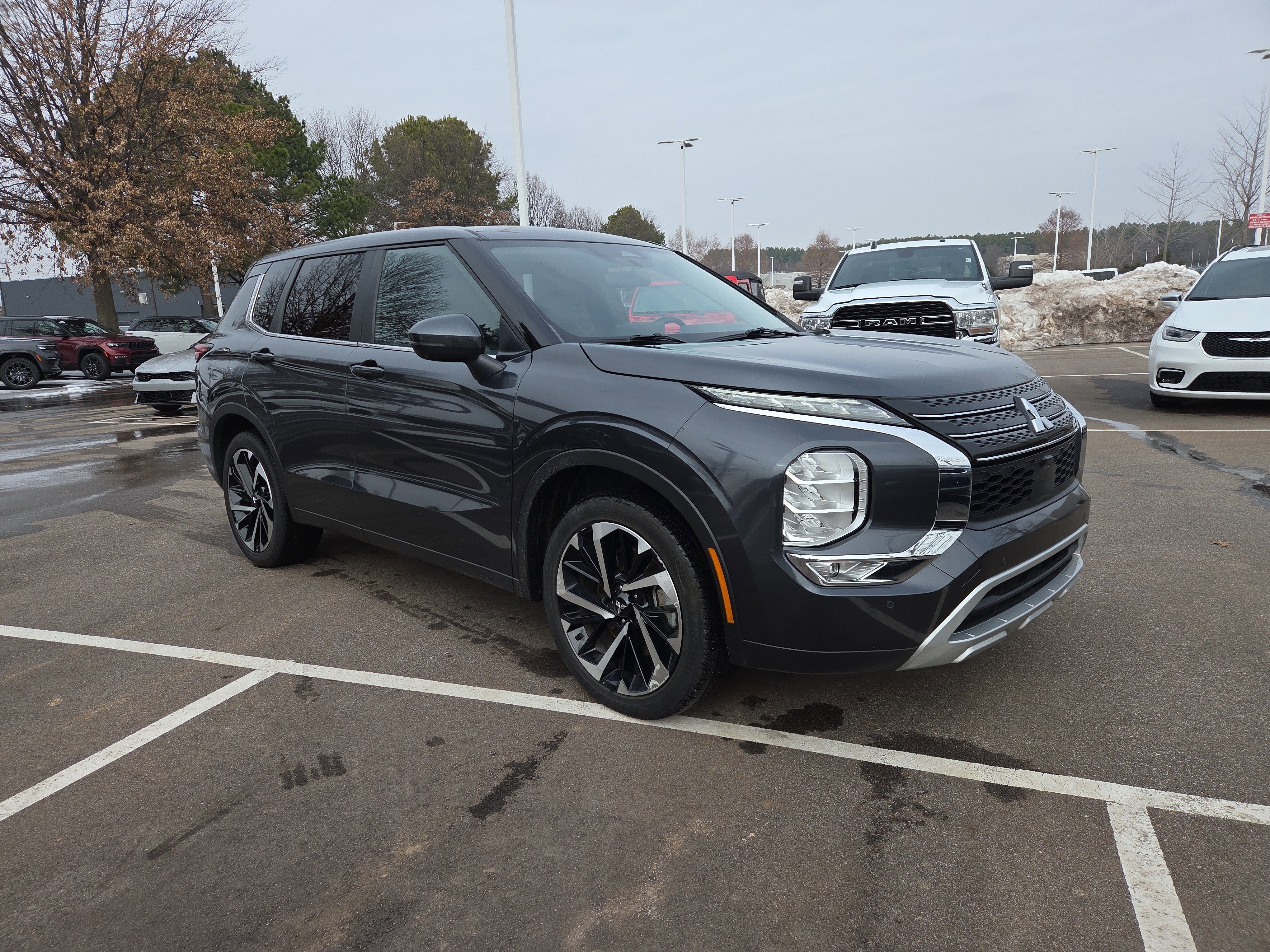 2024 Mitsubishi Outlander SE