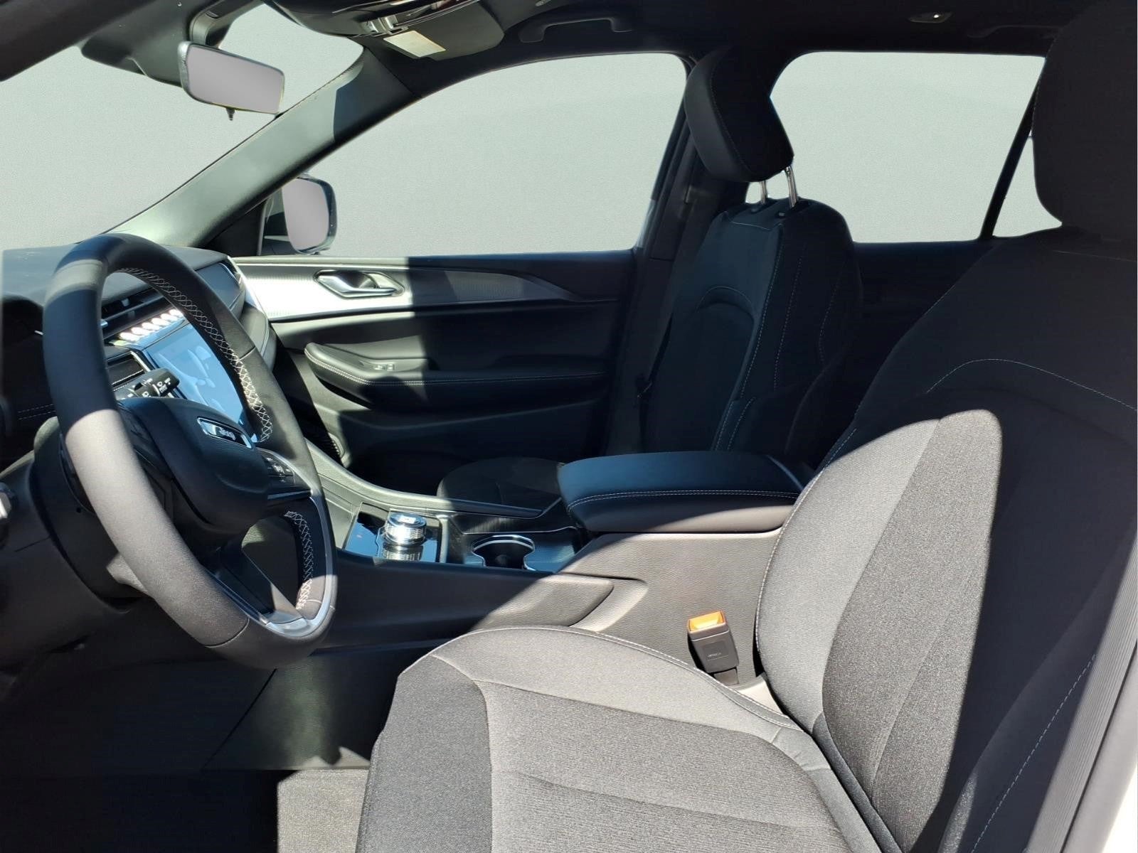 2027 Jeep Grand Cherokee Laredo