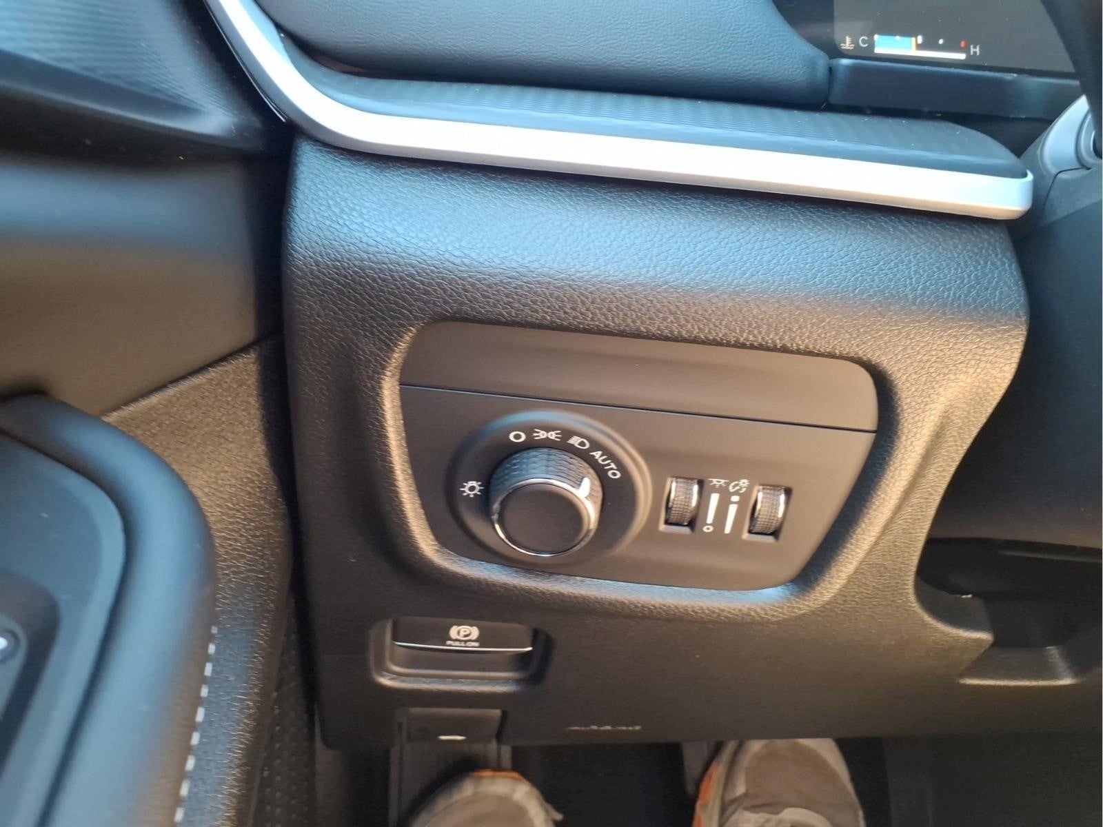 2027 Jeep Grand Cherokee Laredo