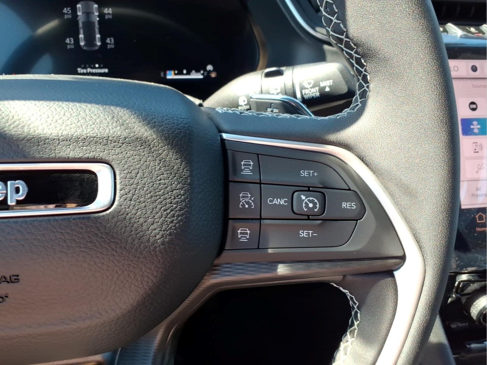 2027 Jeep Grand Cherokee Laredo