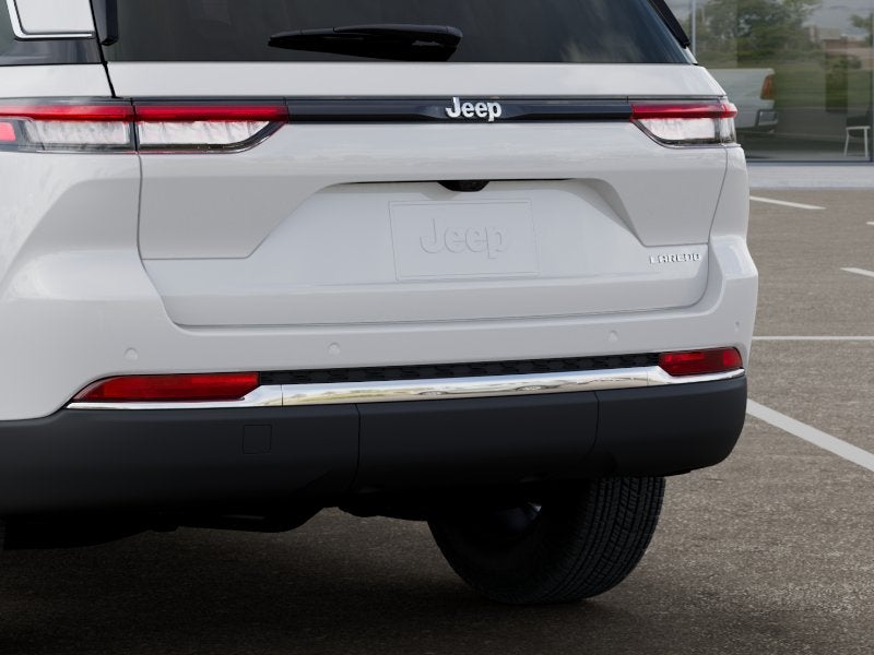 2027 Jeep Grand Cherokee Laredo