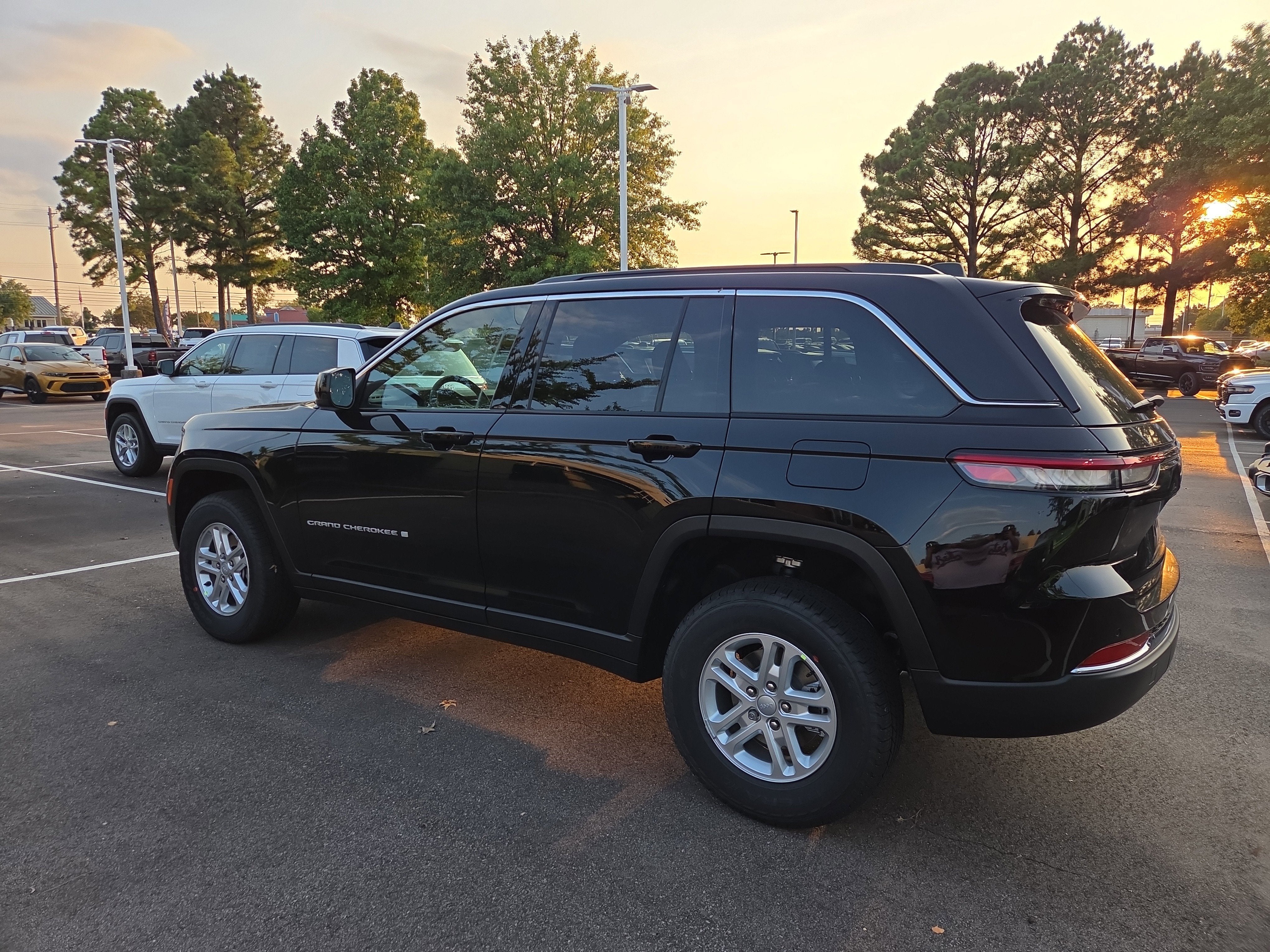 2025 Jeep Grand Cherokee Laredo