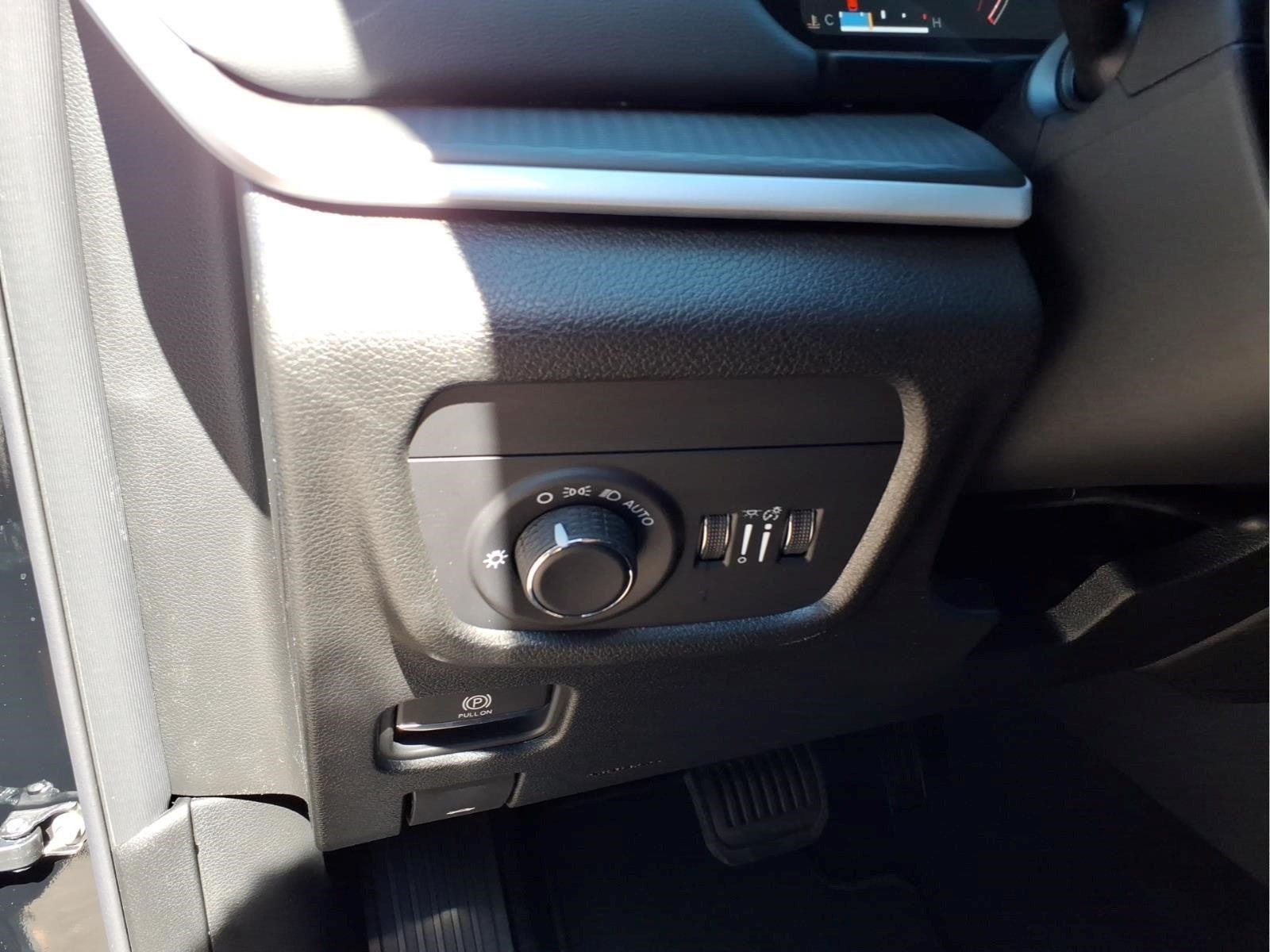 2027 Jeep Grand Cherokee Laredo