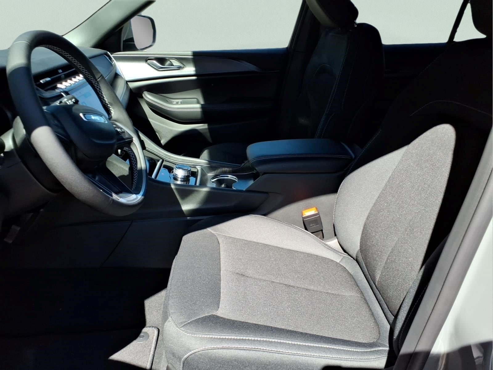 2027 Jeep Grand Cherokee Laredo