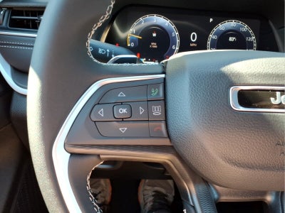 2027 Jeep Grand Cherokee Laredo