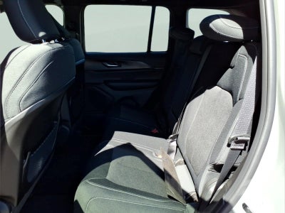 2027 Jeep Grand Cherokee Laredo
