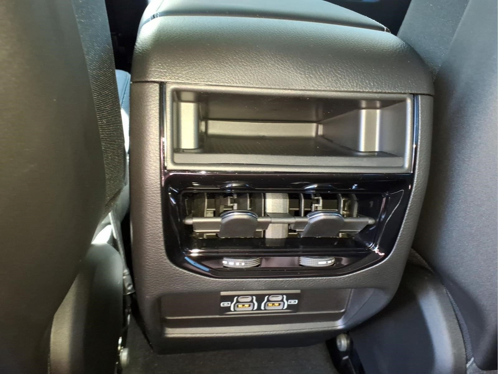 2027 Jeep Grand Cherokee Laredo