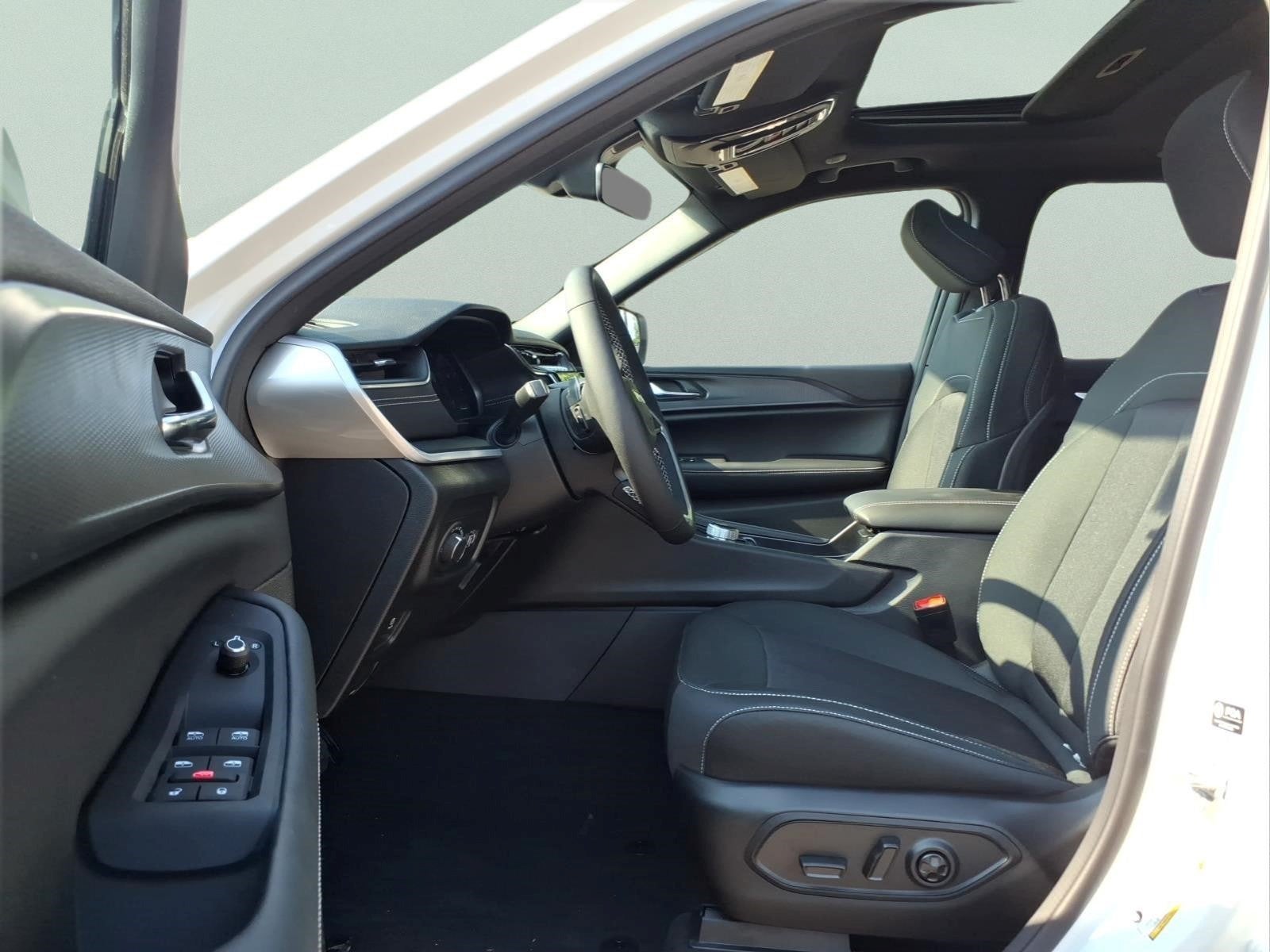 2026 Jeep Grand Cherokee Laredo X 4x2