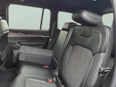 2027 Jeep Grand Cherokee Laredo Altitude