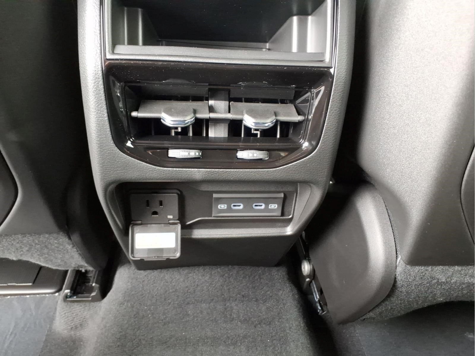 2027 Jeep Grand Cherokee Laredo Altitude