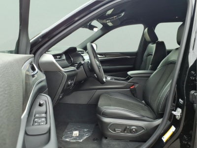 2027 Jeep Grand Cherokee Laredo Altitude