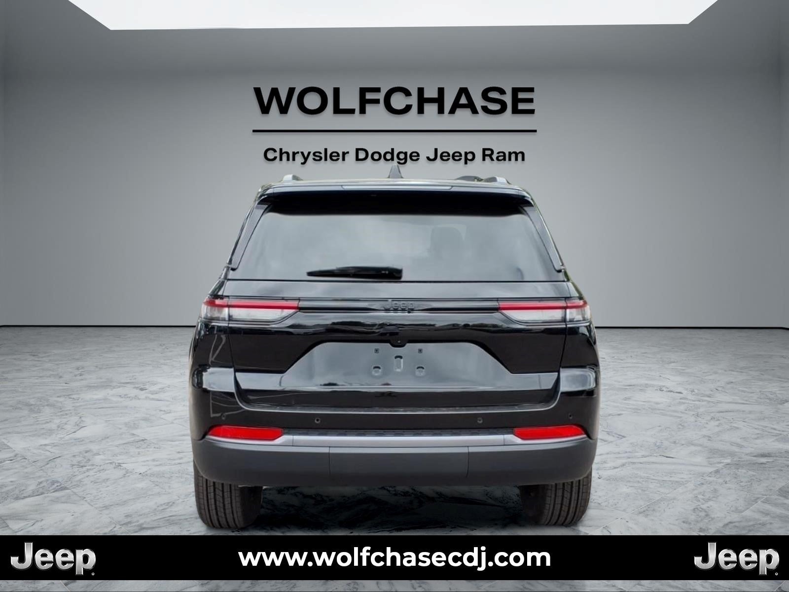 2027 Jeep Grand Cherokee Laredo Altitude