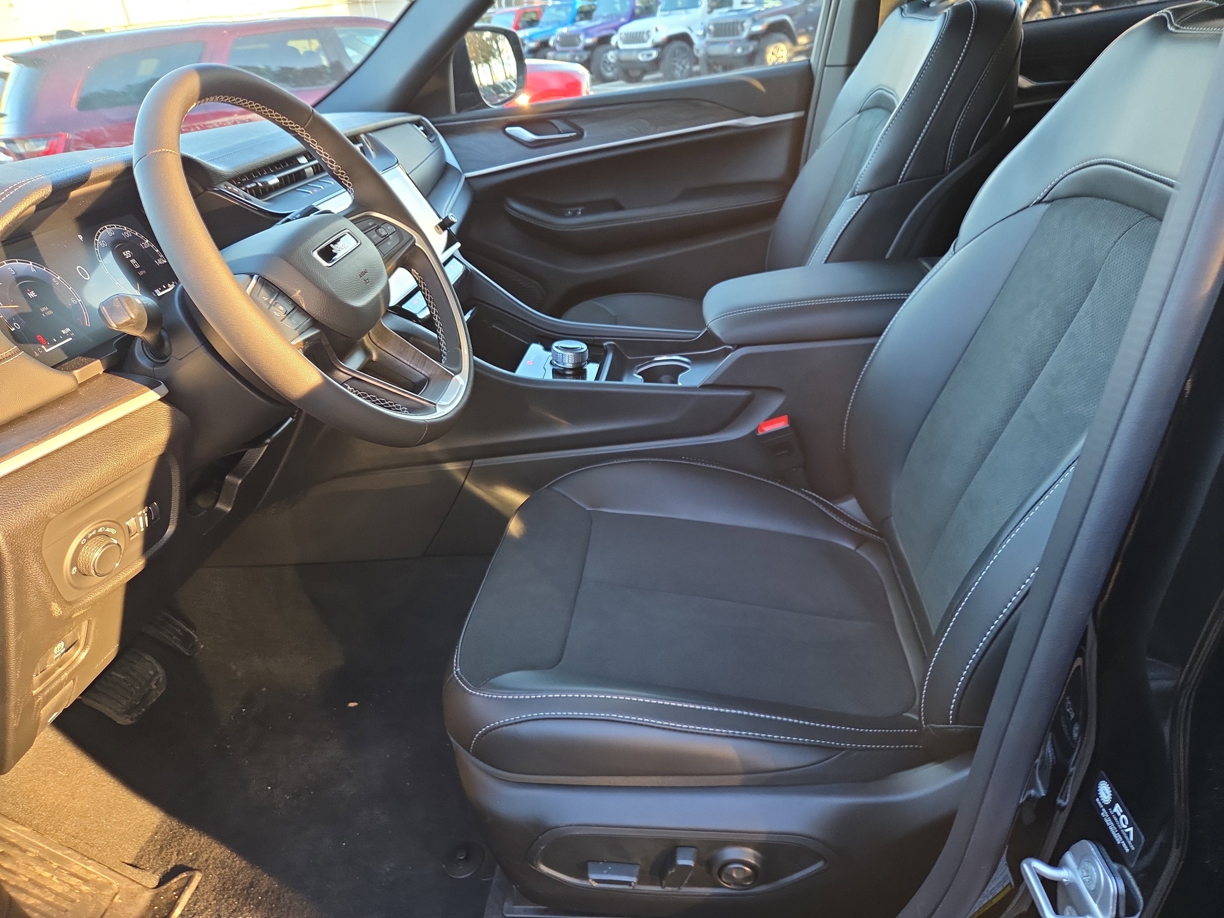 2026 Jeep Grand Cherokee Laredo Altitude