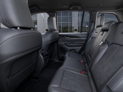 2027 Jeep Grand Cherokee Laredo Altitude