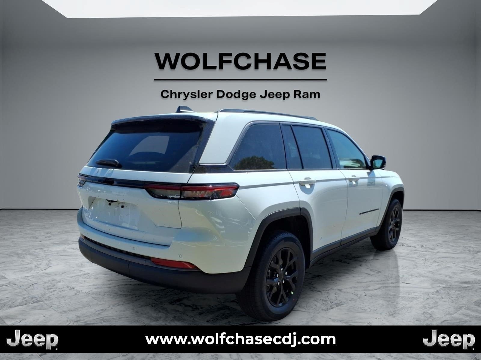 2026 Jeep Grand Cherokee Laredo Altitude