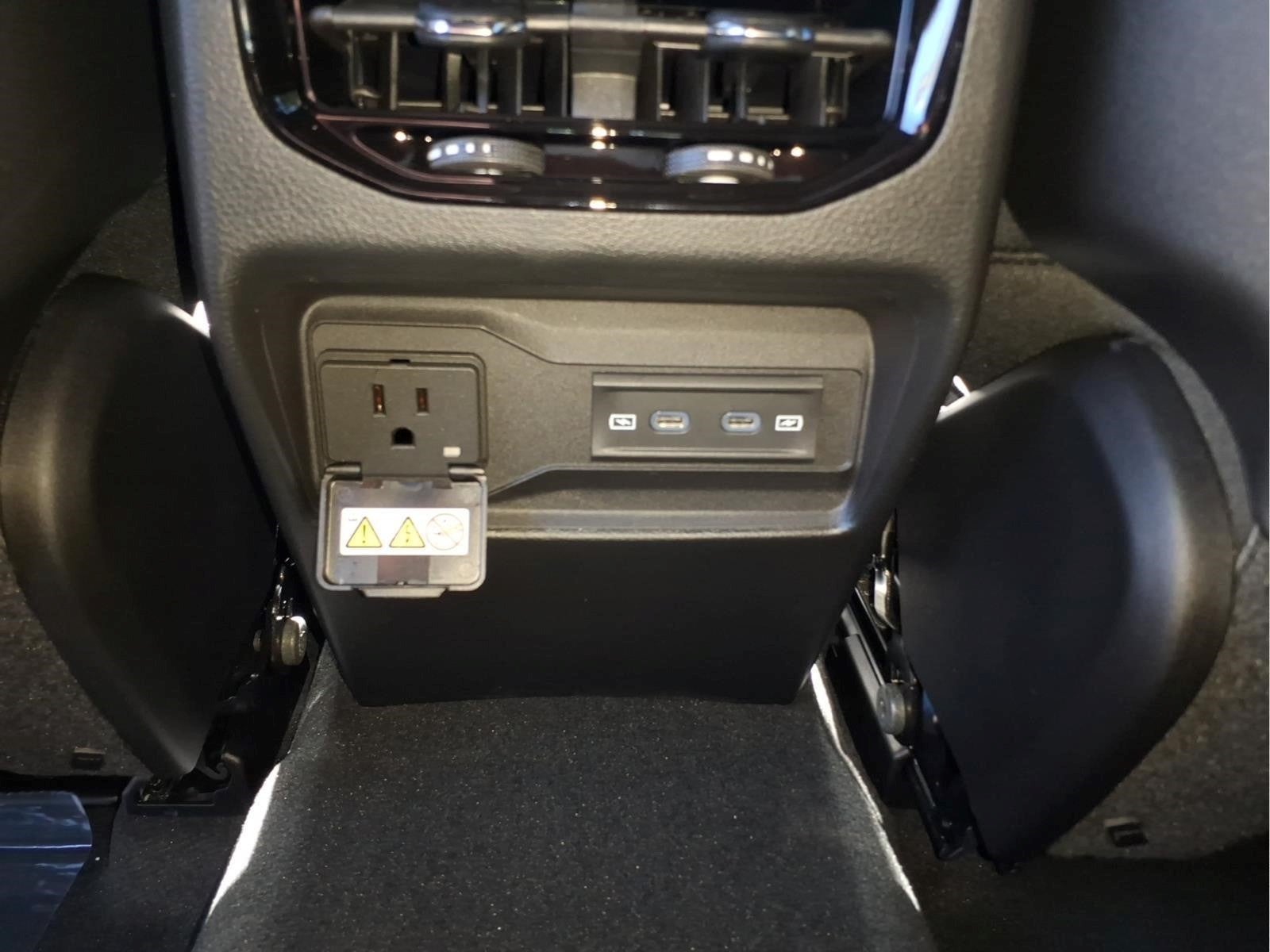 2027 Jeep Grand Cherokee Laredo Altitude