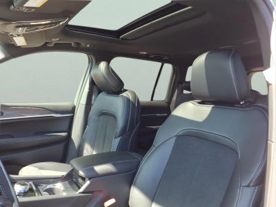 2027 Jeep Grand Cherokee Laredo Altitude
