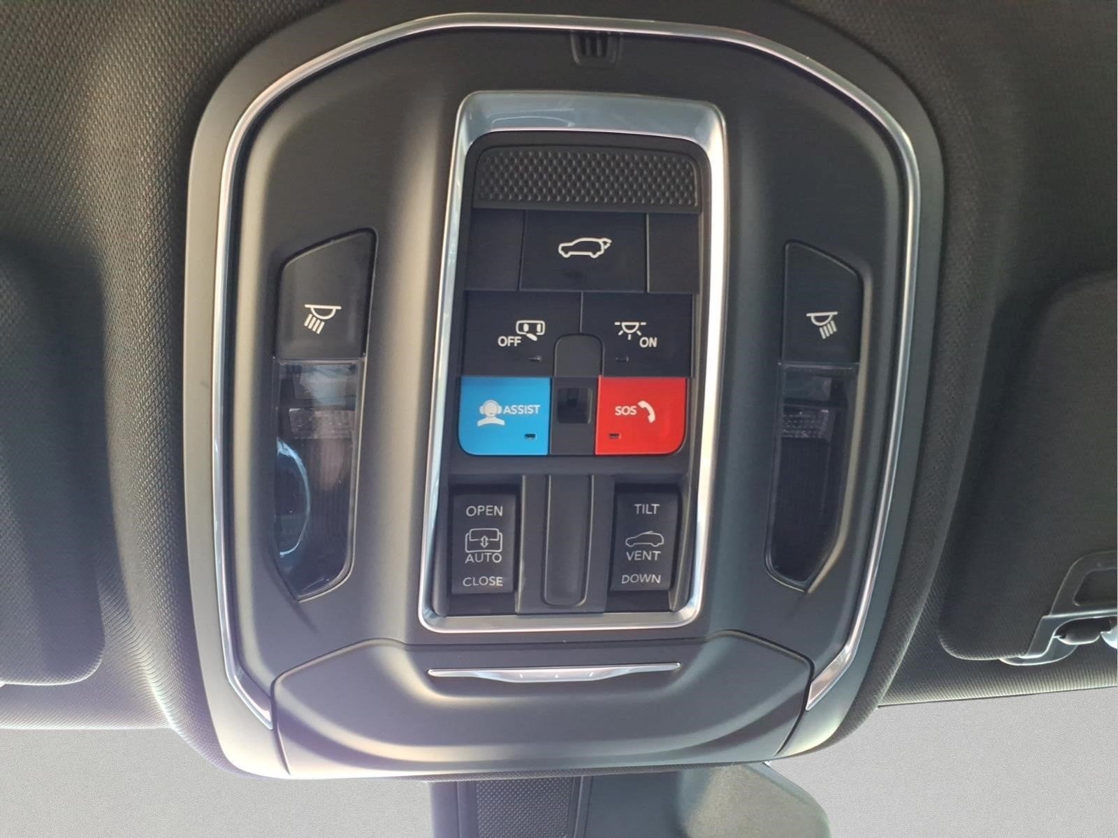 2027 Jeep Grand Cherokee Laredo Altitude