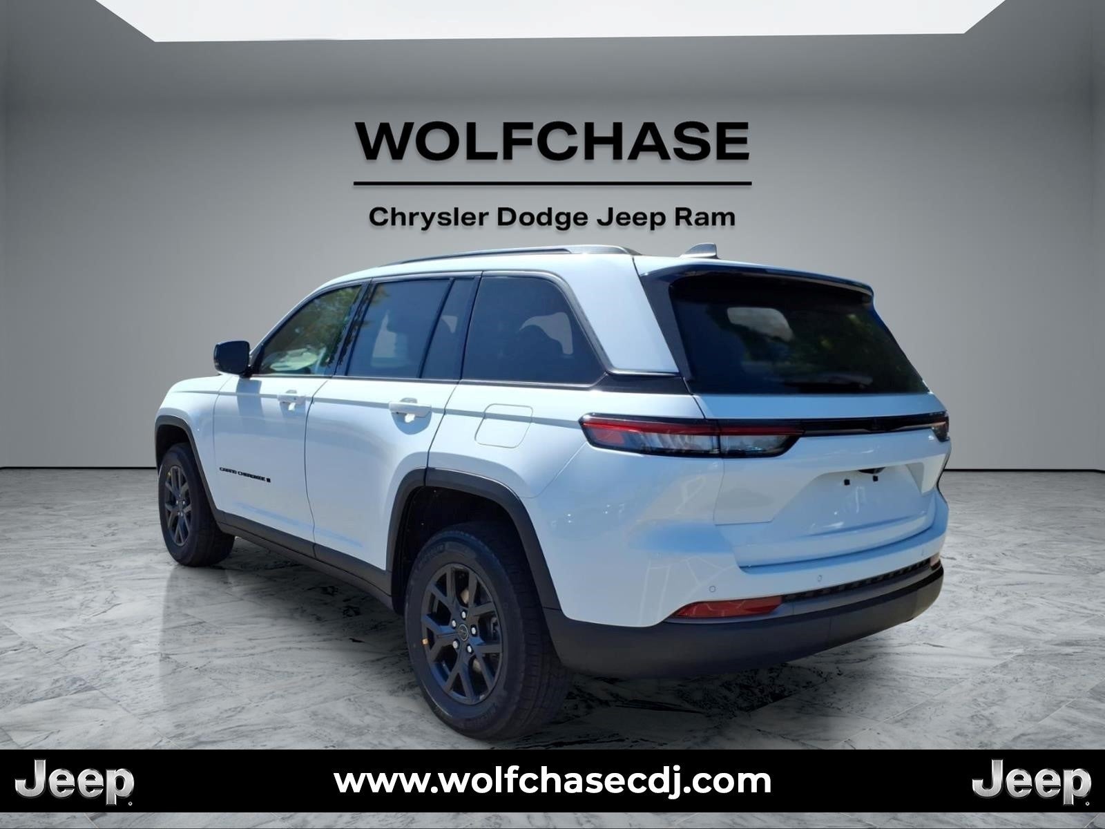 2027 Jeep Grand Cherokee Laredo Altitude