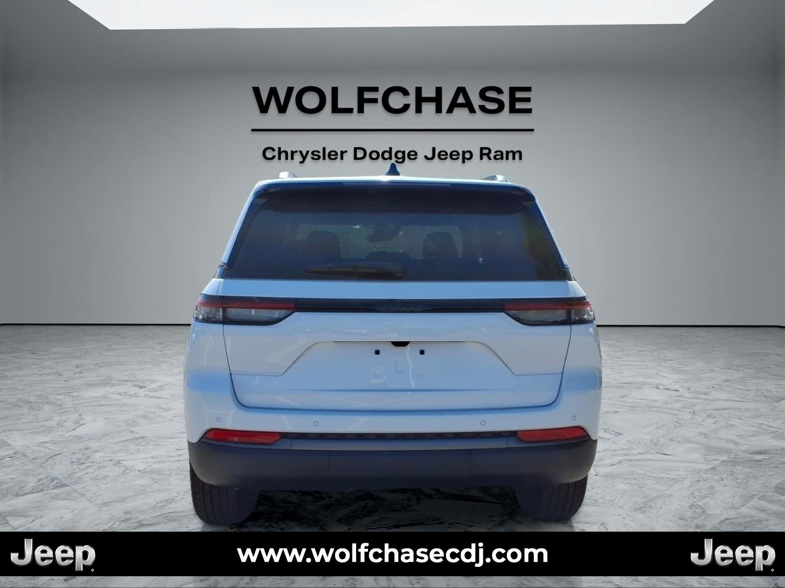 2027 Jeep Grand Cherokee Laredo Altitude