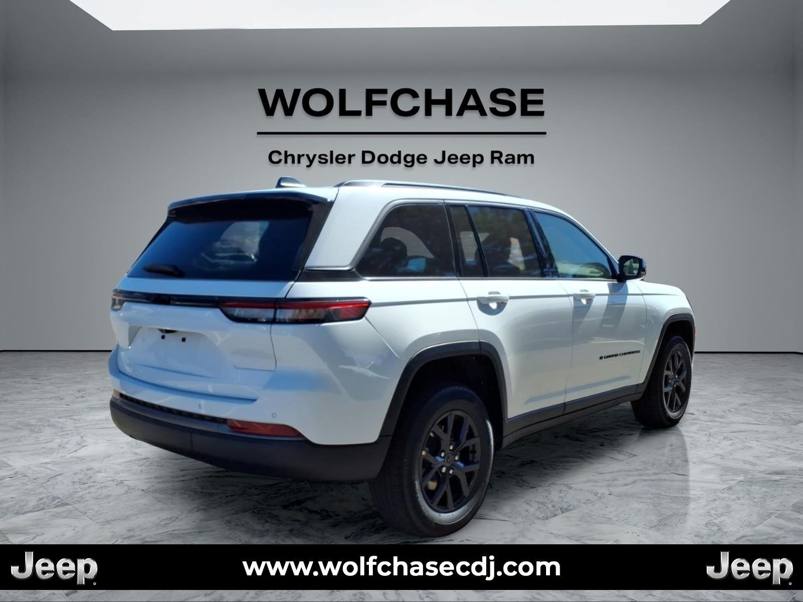 2027 Jeep Grand Cherokee Laredo Altitude