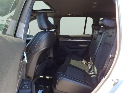 2027 Jeep Grand Cherokee Laredo Altitude