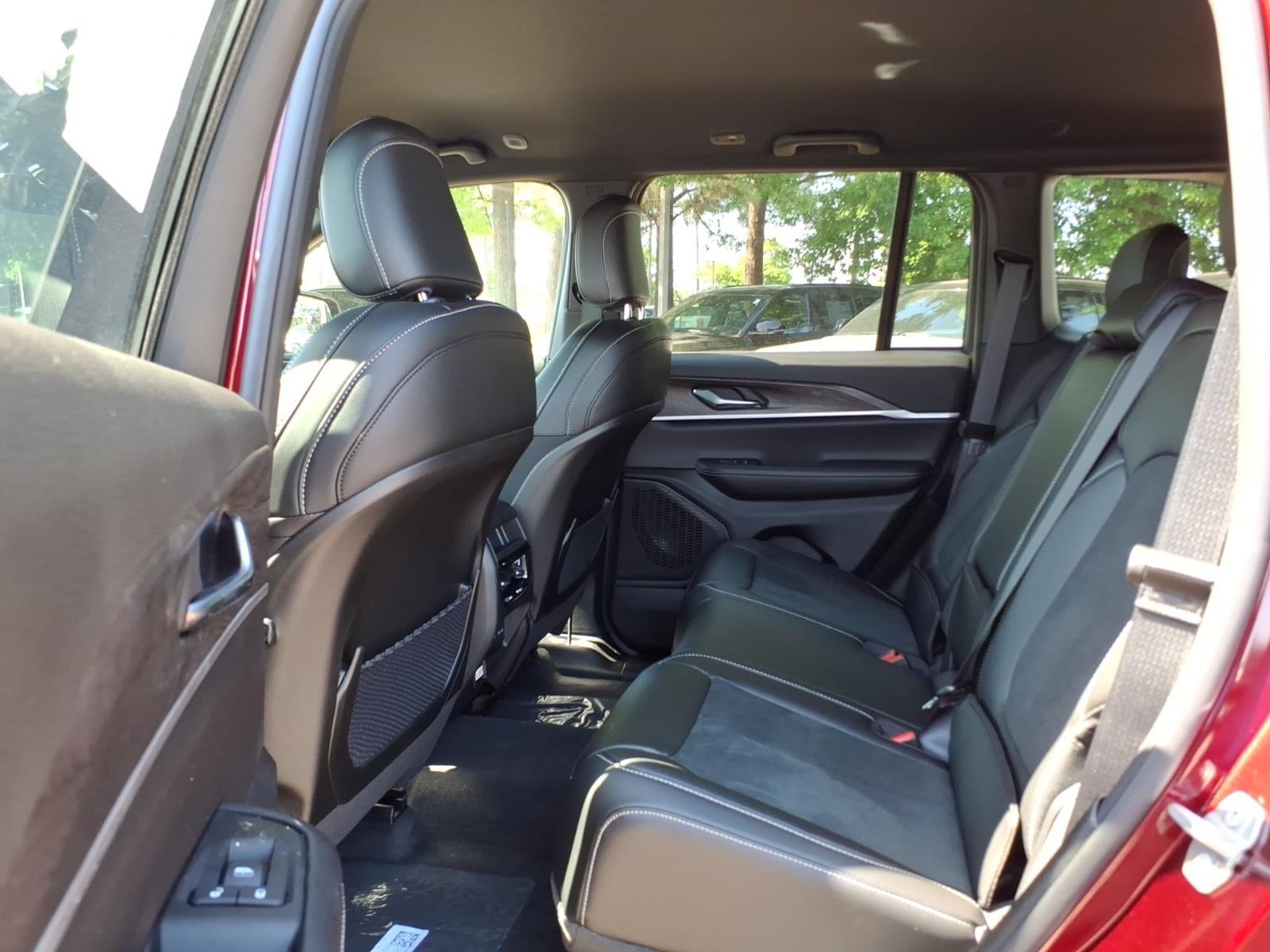 2026 Jeep Grand Cherokee Laredo Altitude