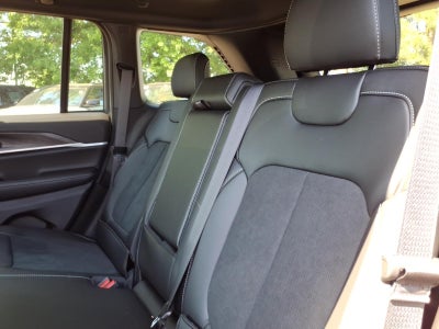 2026 Jeep Grand Cherokee Laredo Altitude