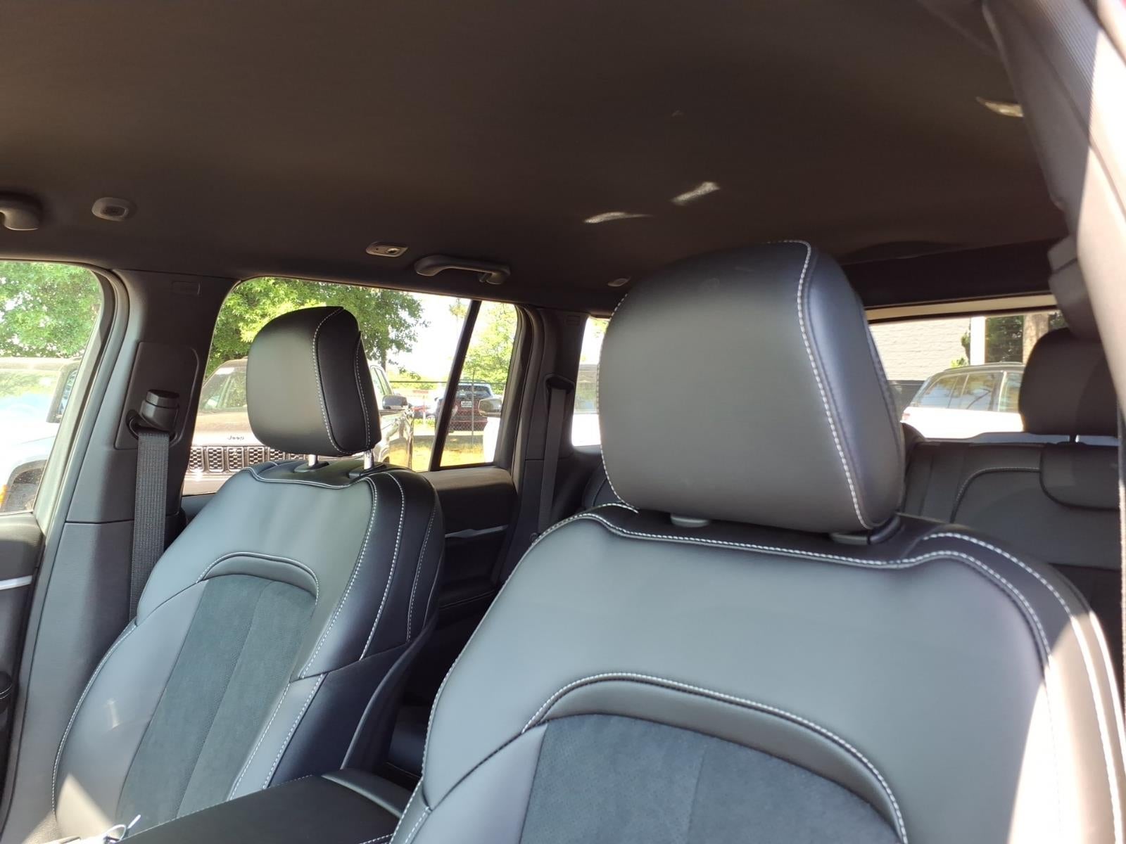 2026 Jeep Grand Cherokee Laredo Altitude