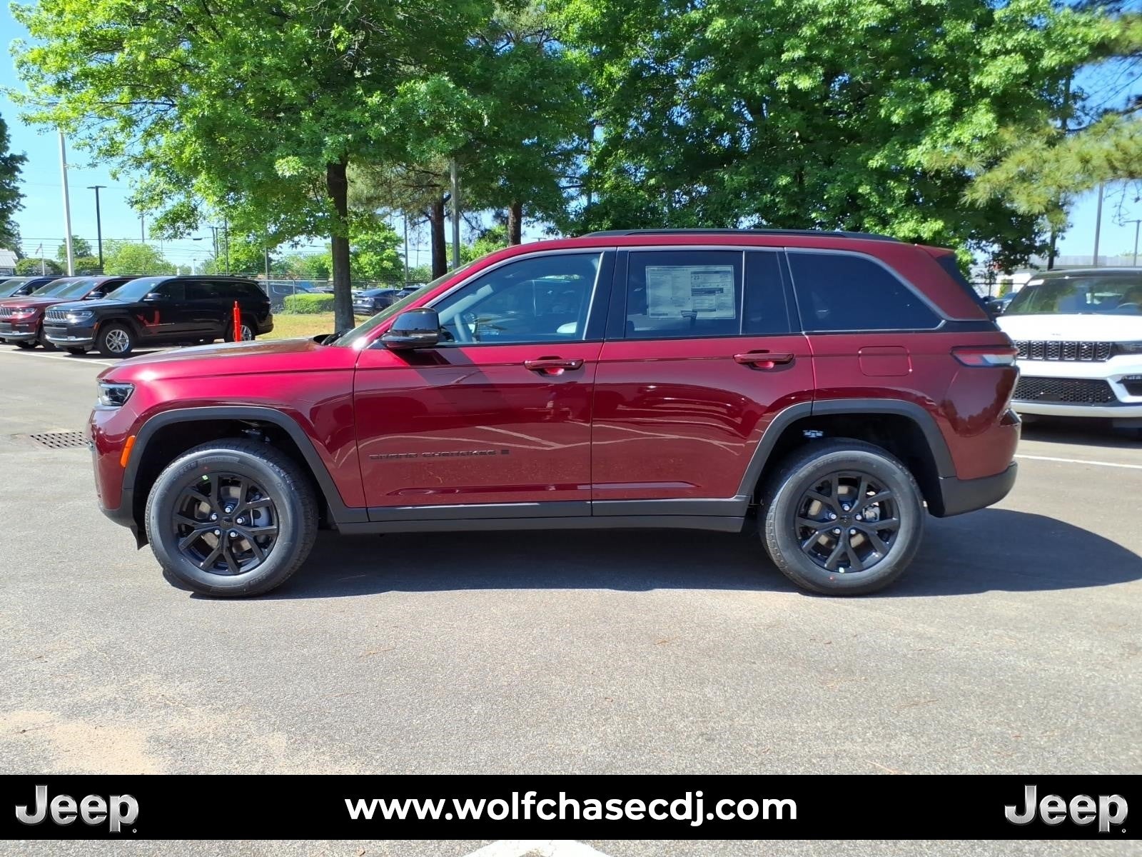 2026 Jeep Grand Cherokee Laredo Altitude
