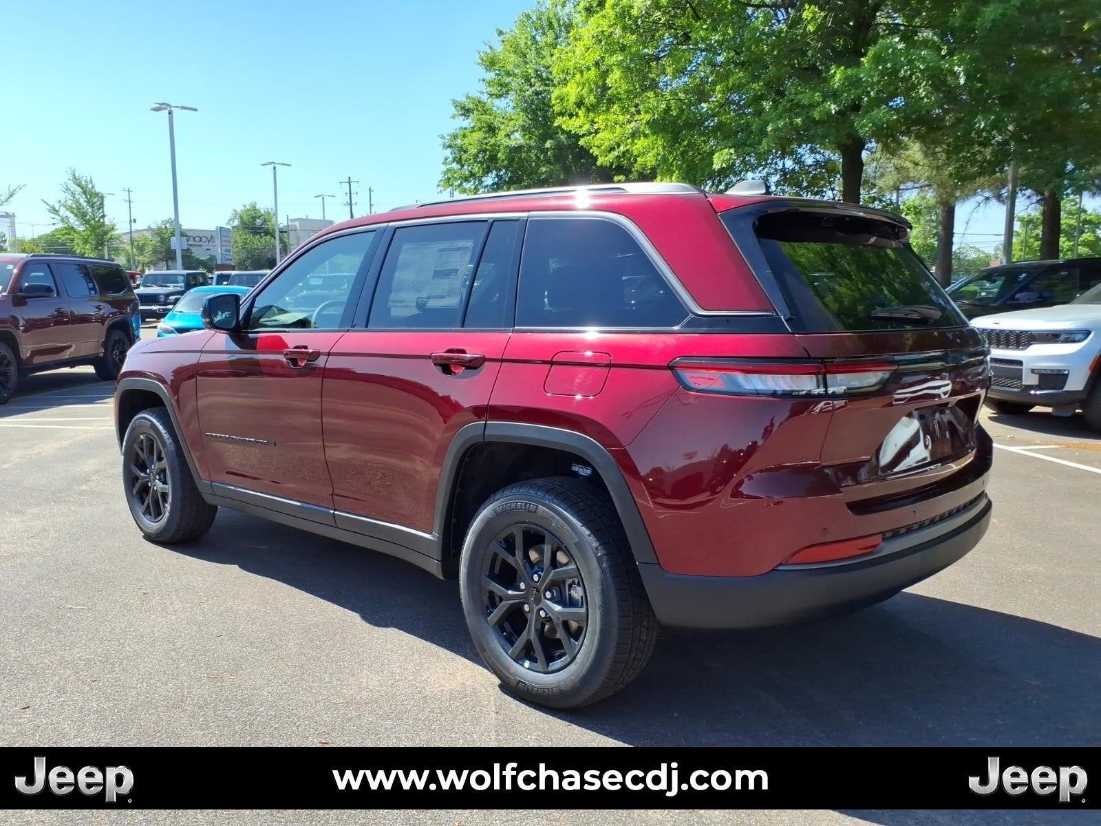 2026 Jeep Grand Cherokee Laredo Altitude