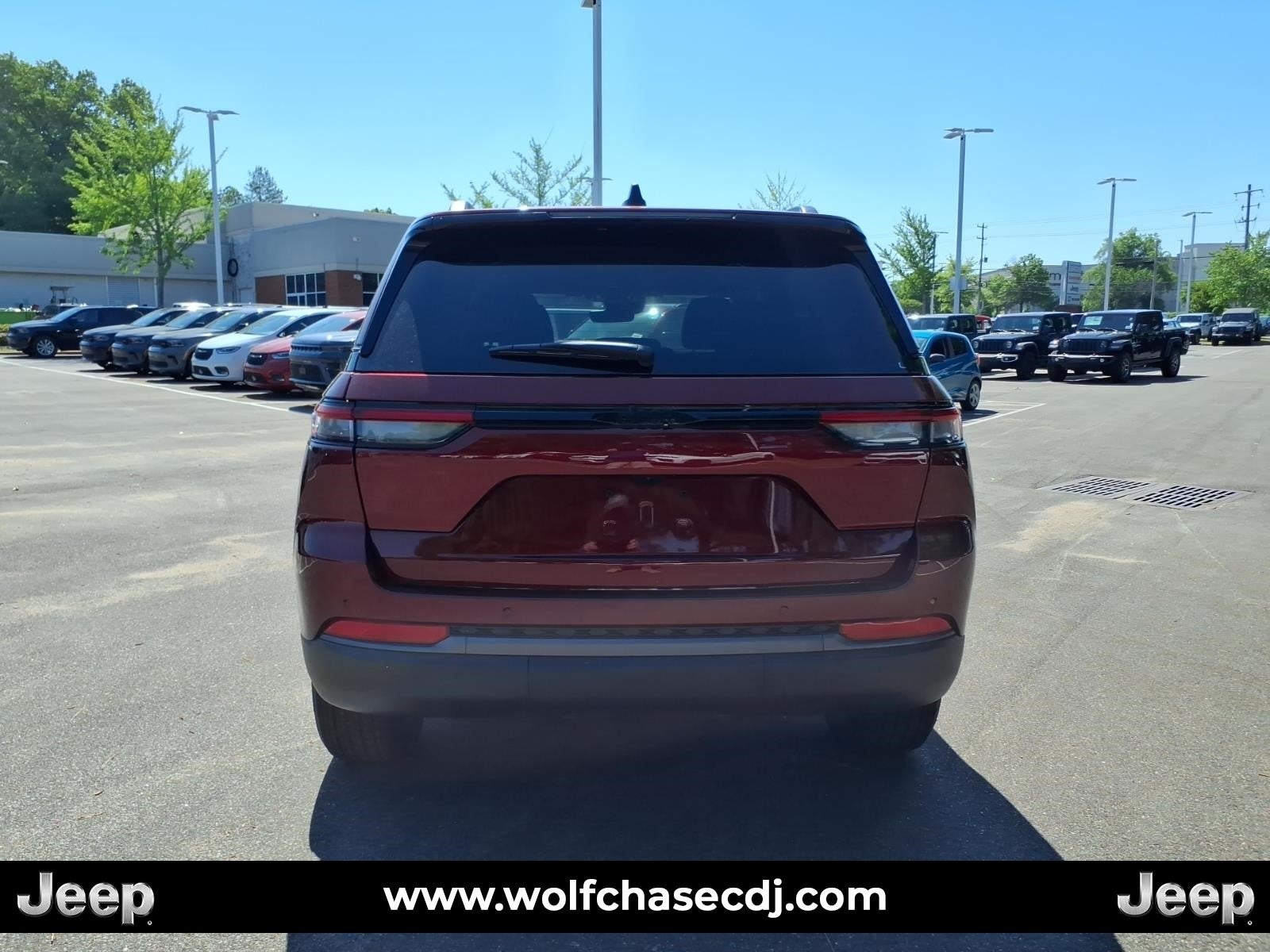 2026 Jeep Grand Cherokee Laredo Altitude