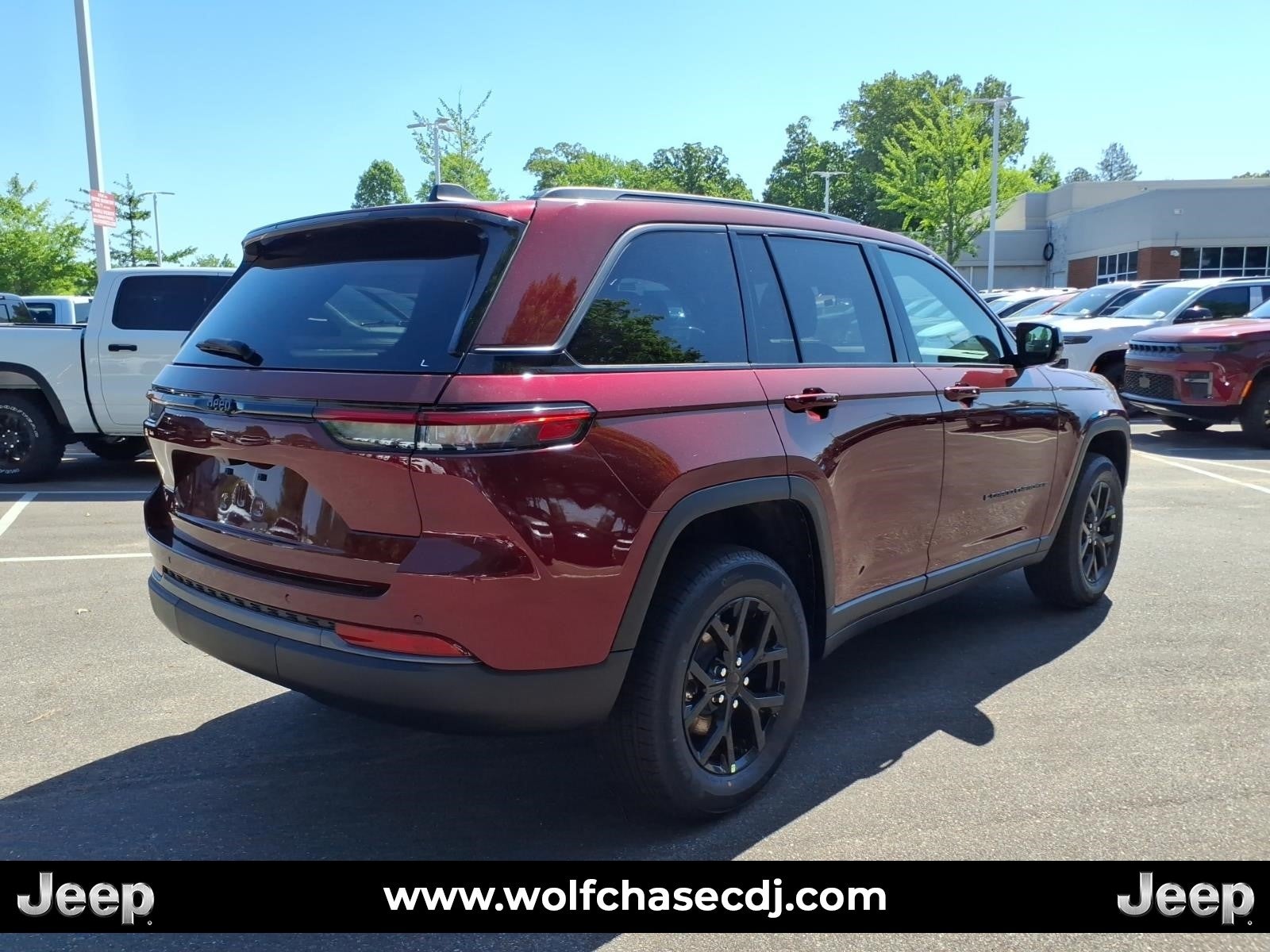 2026 Jeep Grand Cherokee Laredo Altitude