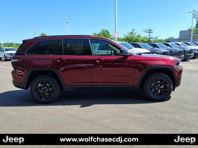 2026 Jeep Grand Cherokee Laredo Altitude