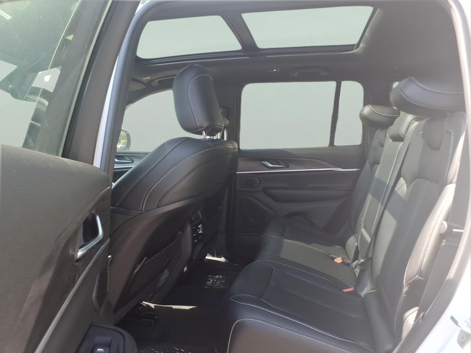 2026 Jeep Grand Cherokee Altitude 4x2