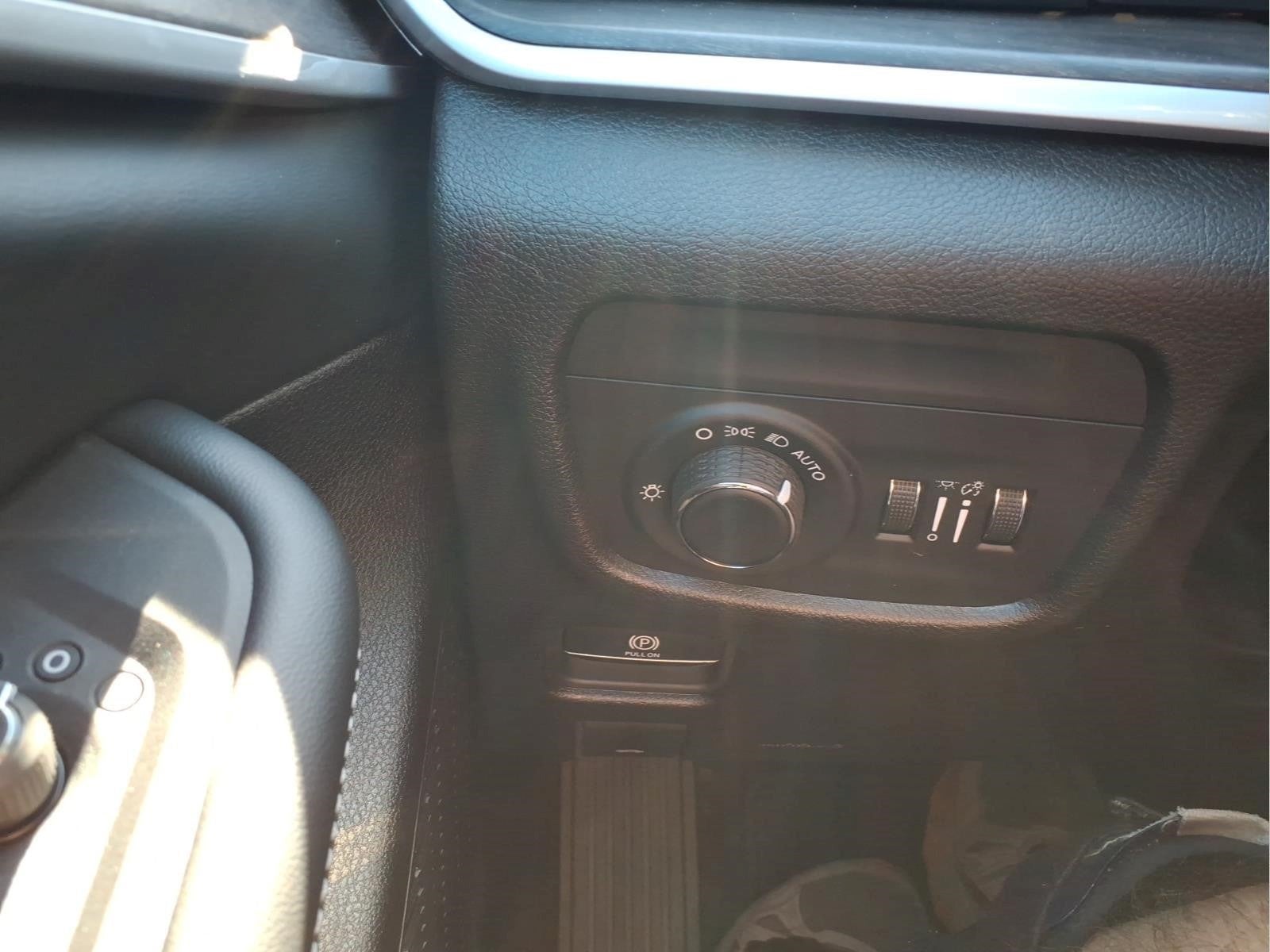 2027 Jeep Grand Cherokee Laredo Altitude