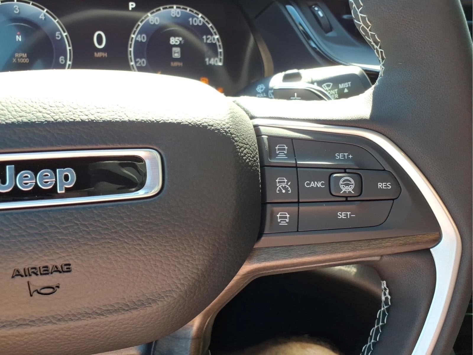 2027 Jeep Grand Cherokee Laredo Altitude