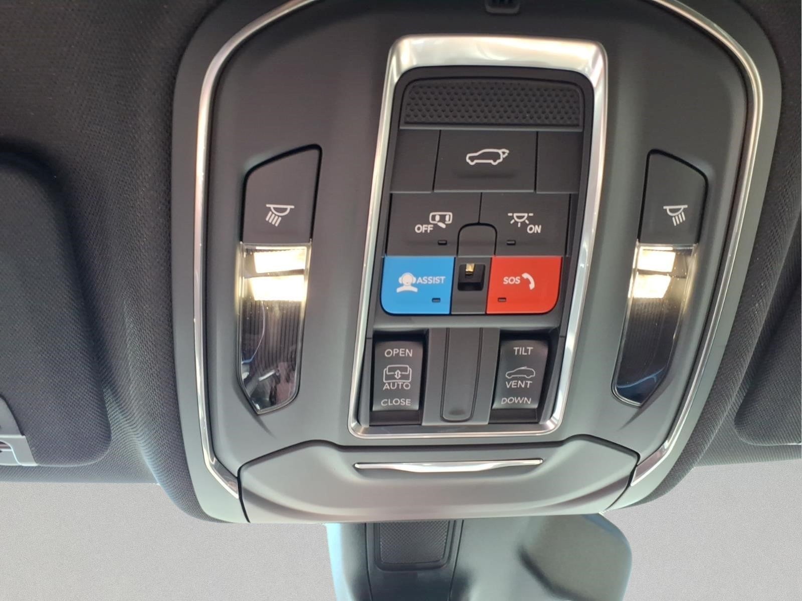 2027 Jeep Grand Cherokee Laredo Altitude