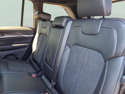 2027 Jeep Grand Cherokee Laredo Altitude