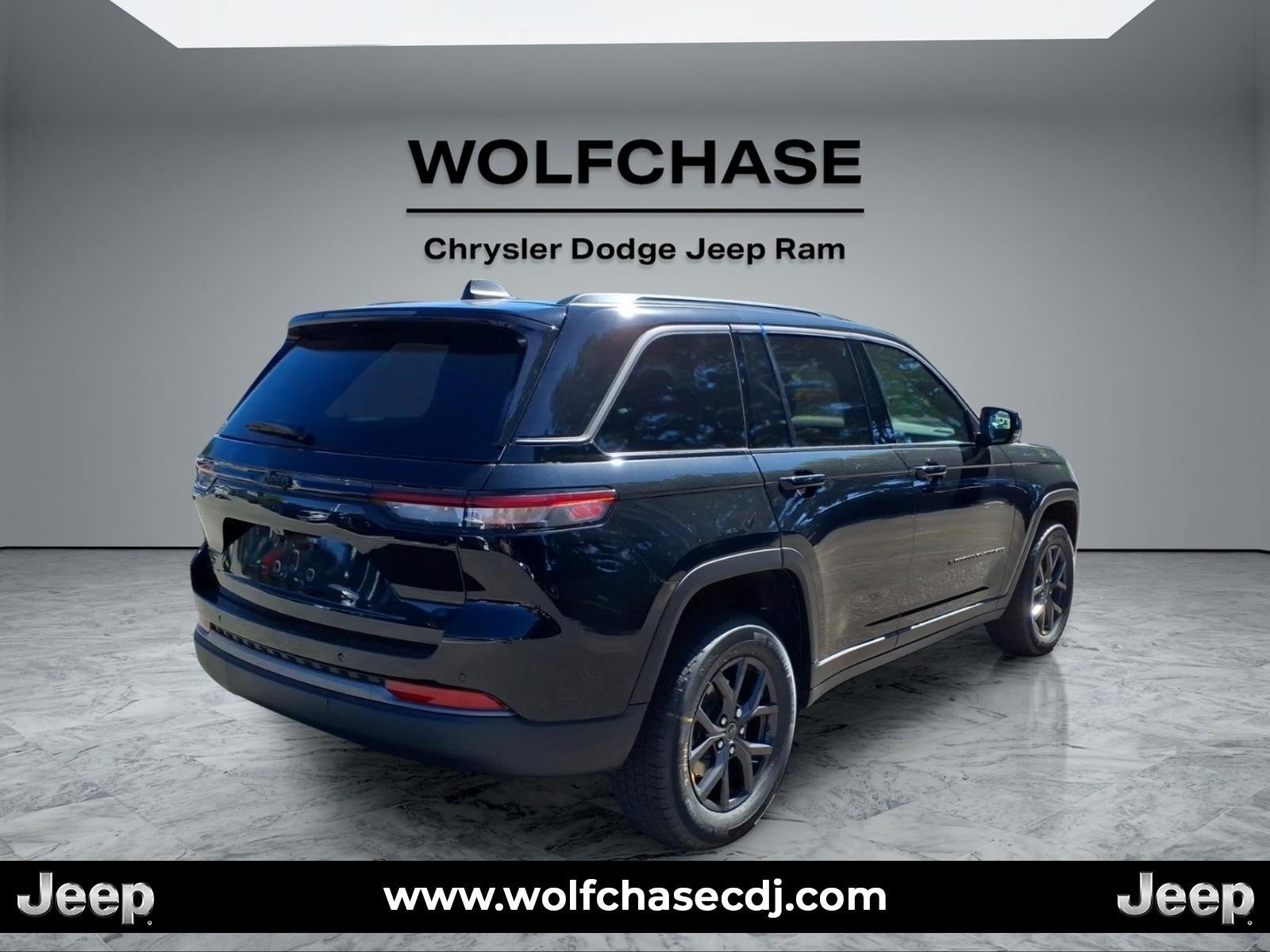2027 Jeep Grand Cherokee Laredo Altitude