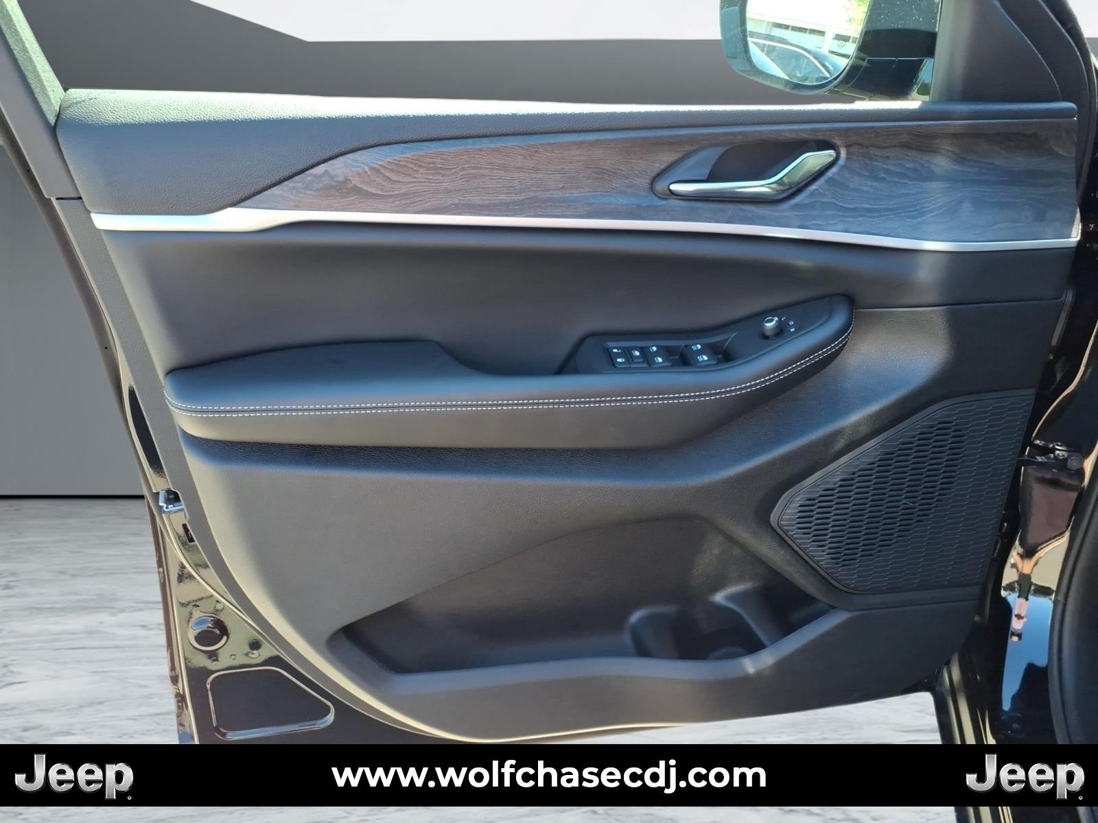 2027 Jeep Grand Cherokee Laredo Altitude