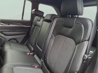 2027 Jeep Grand Cherokee Laredo Altitude