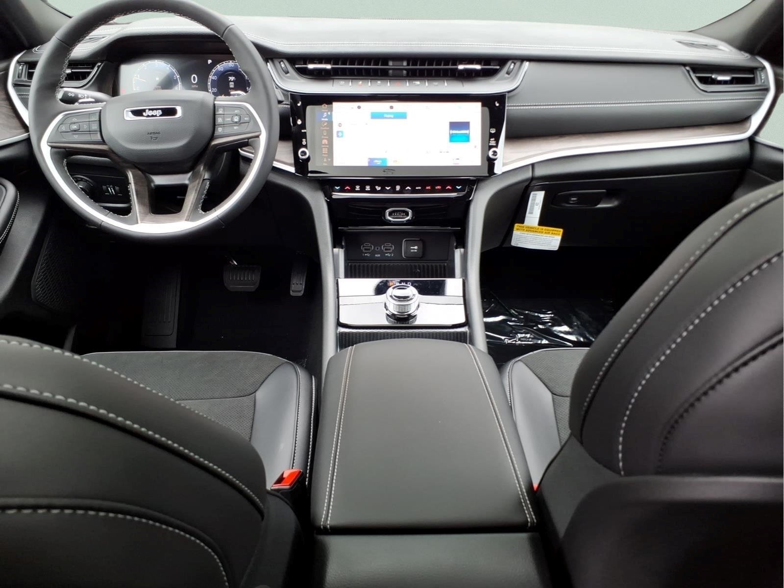 2027 Jeep Grand Cherokee Laredo Altitude