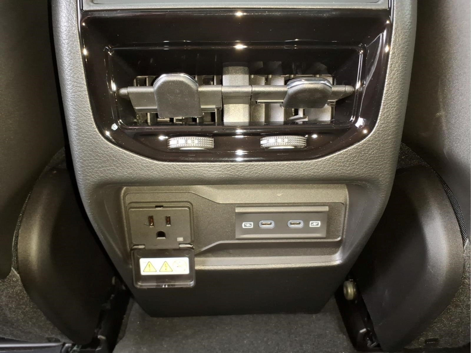 2027 Jeep Grand Cherokee Laredo Altitude