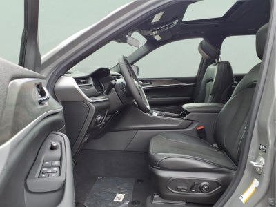 2027 Jeep Grand Cherokee Laredo Altitude